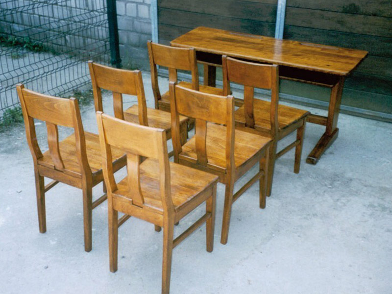 Kinder Schulbank mit 6 Stühlen, Eiche, neu restauriert