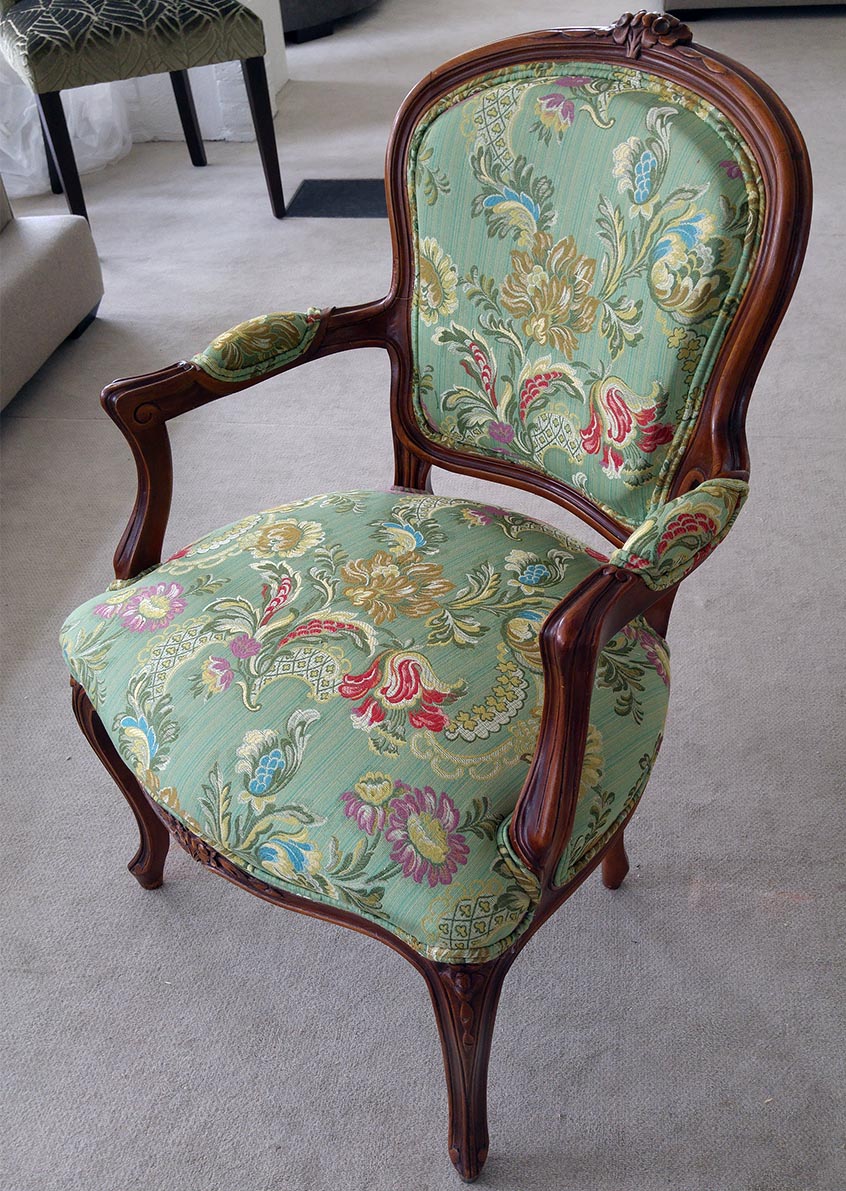 Stuhl antik, Barock, grüner Bezug mit Ornamenten, restauriert